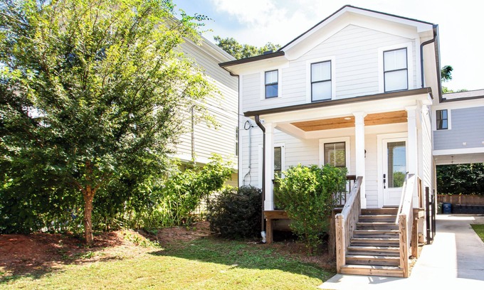 Edgewood House | Stylish Atlanta Retreat Close to Inman & Midtown