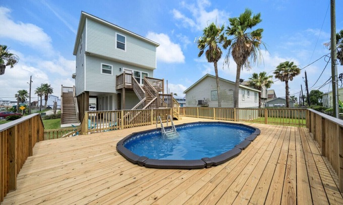 Crash Boat Basin House | Stylish Beach House with Pool & Fire Pit