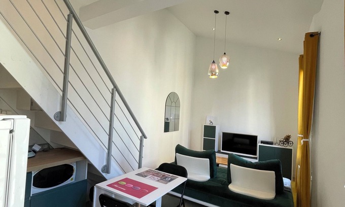 Chaville Condo | Stylish, comfortable apartment