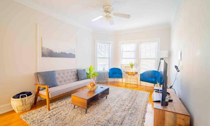 Ravenswood House | ⭐|Stylish|Comfy|Lincoln Sq.| 2BR |✨|Near Wrigley|⭐