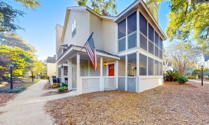 Scanlonville Condo | Stylish dog friendly, ground-floor getaway with pool, washer/dryer, & AC