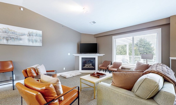 Douglas Condo | Stylish dog-friendly retreat with furnished deck, pool, & firepits