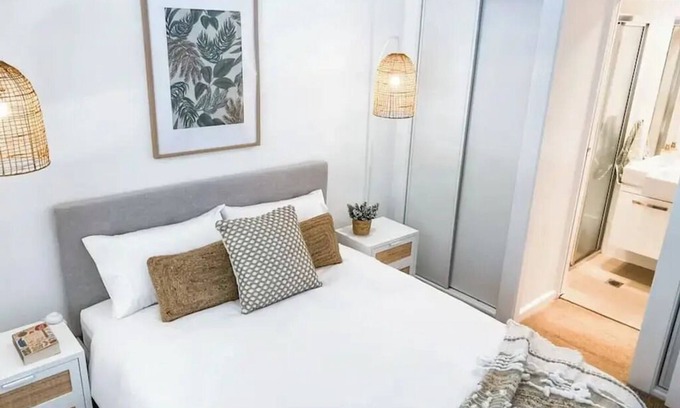 Wagga Wagga House | Stylish duplex in Prime Location!