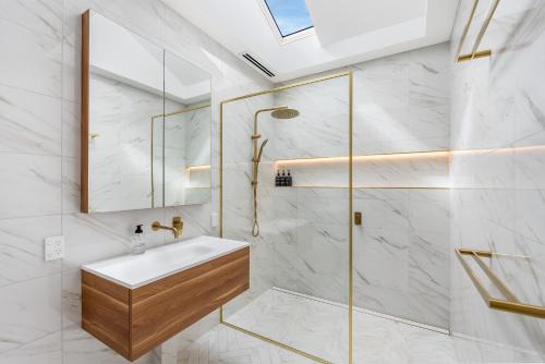 Moonah House | Stylish Family Getaway with Modern Comforts