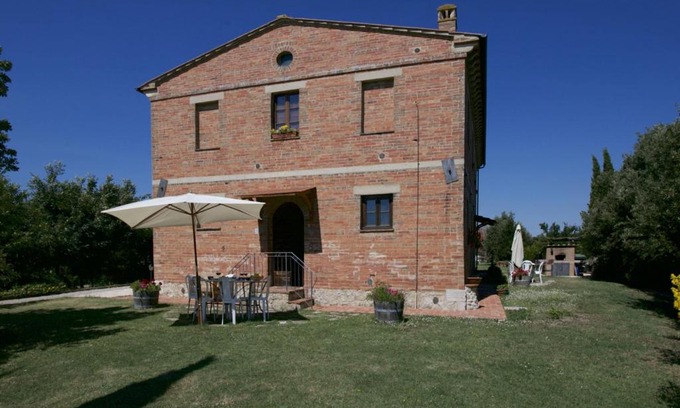 Torre A Castello House | Stylish Farmhouse in Castelnuovo Berardenga with Pool