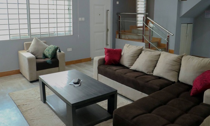 Madina Apartment | Stylish, furnished 4-bedroom house. 25 minutes drive from the airport