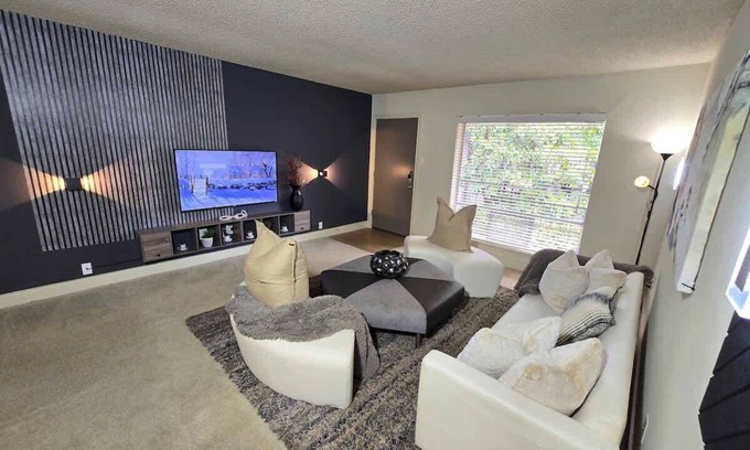 Uptown Apartment | Stylish Galleria Condo 2BR 2BA