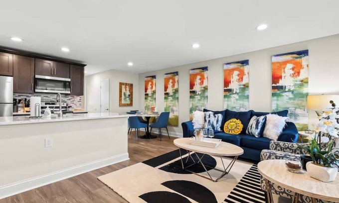 Royal Oak Apartment | Stylish Haven in Royal Oak | 1BA | 1BD