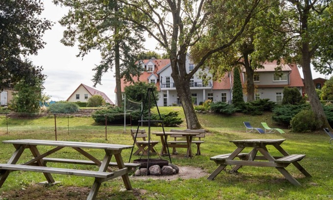 Muritz Apartment | Stylish holiday apartment in a manor house on Lake Plauer