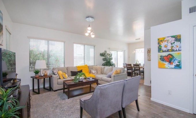 Laveen Village House | Stylish Home Phoenix - Low Rates NOW!