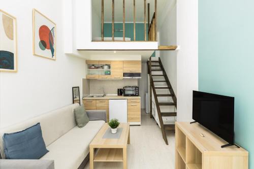 Thessaloniki Apartment | Stylish Loft in City Center 1