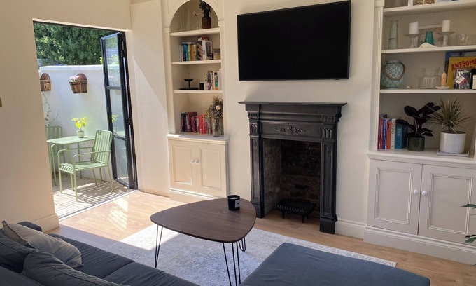 Latchmere House | Stylish, luxury 3-bedroom house in Battersea. Steps from Clapham Junction!