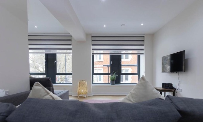 Whitechapel Apartment | Stylish Modern Apartment by Aldgate East Station 3