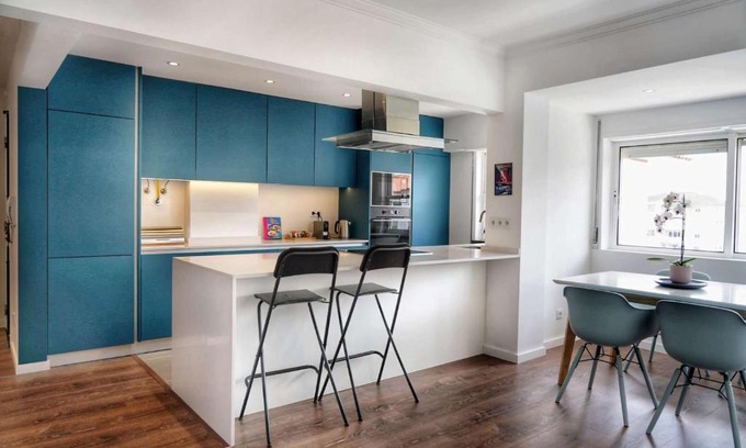 Parede Apartment | Stylish & Modern Apartment Near the Beach