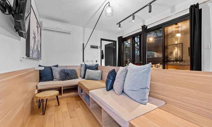 New Farm Apartment | Stylish New Farm Apartment with Courtyard