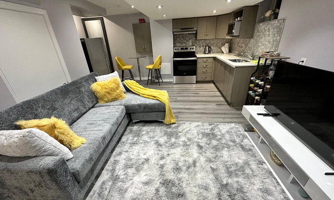 Brampton Apartment | Stylish Oasis in a Central Location, just 15minutes from Toronto Pearson Airport