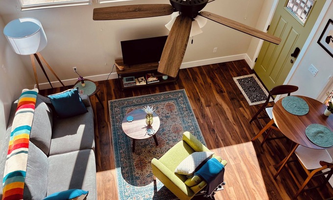 Three Rivers Apartment | Stylish one bedroom Retreat close to Sequoia National Park