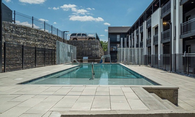 Talbot's Corner Condo | Stylish Retreat with Balcony in Nashville