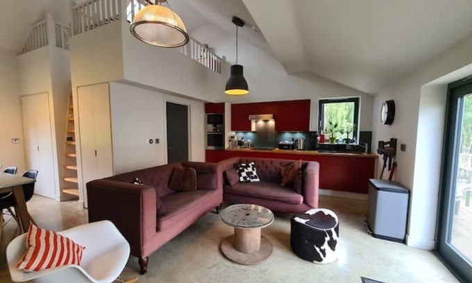 Uckfield Cottage | Stylish Self-contained Converted Stables