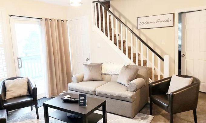 Craigleith Apartment | Stylish & Spacious 2 Bedroom, 2 Bath Loft in Blue