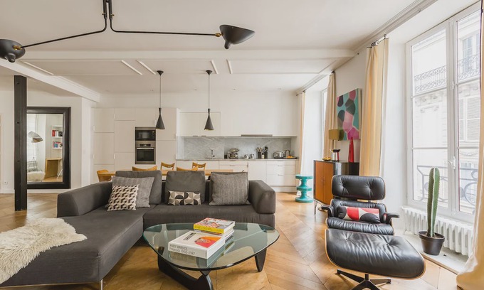 Bonne-Nouvelle Apartment | Stylish & Spacious 3BR Apartment short walk from Les Grands Boulevards, by Veeve