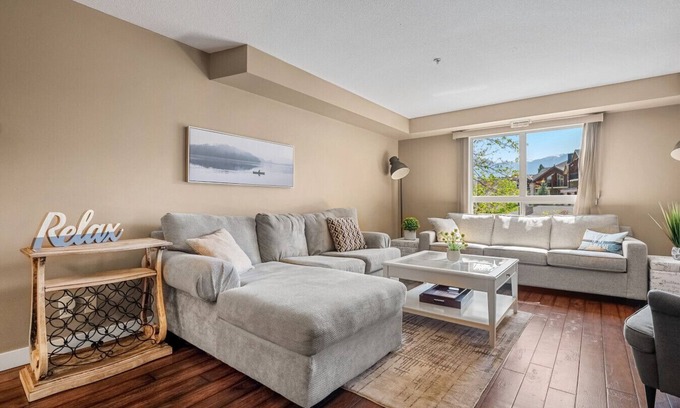 East Kootenay Condo | Stylish | Spacious | Pool | Hot Tub | Lake Front