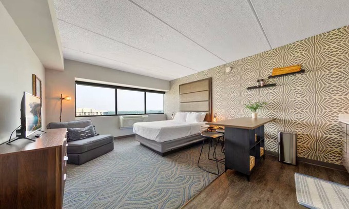 South Loop Apartment | Stylish Stay by Mall of America