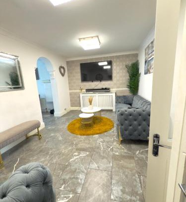 Heath Apartment | Stylish Stay Near Everything