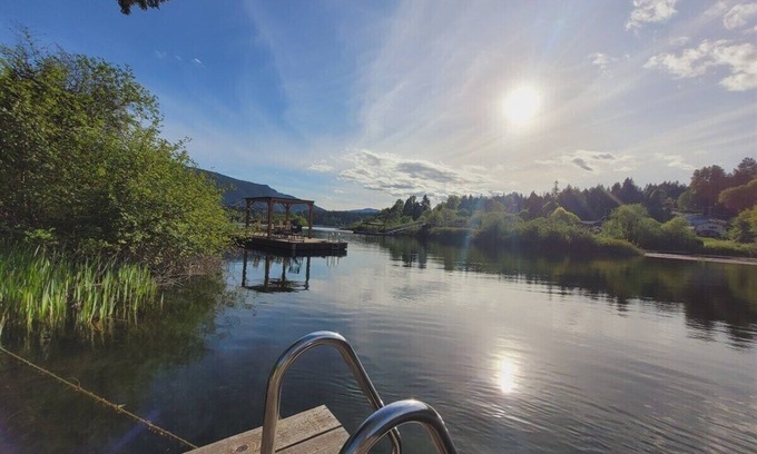 Lake Cowichan Hotel | Stylish Studio at Riverside Boutique Motel - Trail