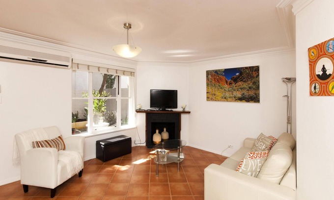 Subiaco Apartment | Stylish Subiaco terrace accommodation - 3 bedrooms, central location