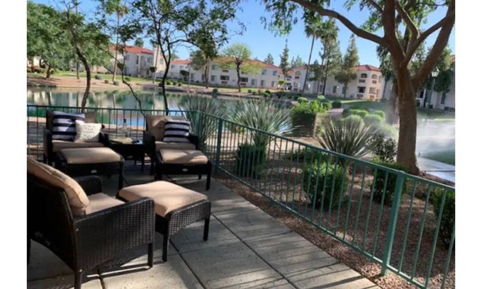 Superstition Lakes Condo | Stylish Superstition Springs condo at the golf course!