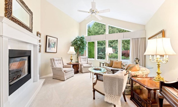 Maple Ridge Condo | Stylish Tranquil Home w/Movie Room & Zen Garden