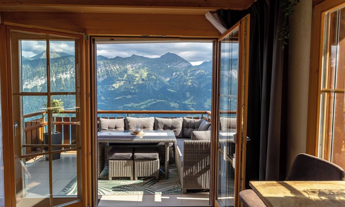 Beatenberg Apartment | Stylish vacation apartment with panoramic views and sauna