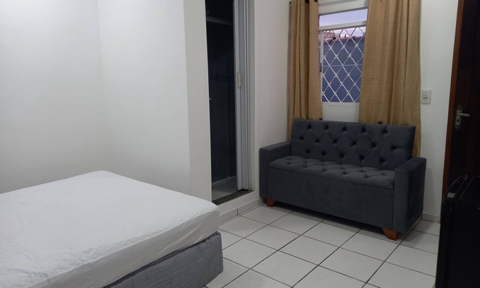 Centro Apartment | Suíte Casal, Cama Queen, ar Condicionado, Frigobar, TV com Wifi