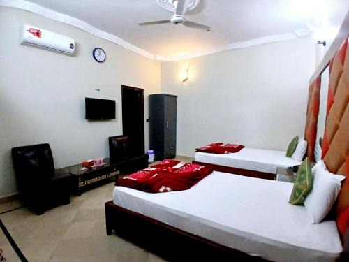 Gulshan-e-Iqbal Hotel | Subhan Palace - Near Karachi Expo Center Branch