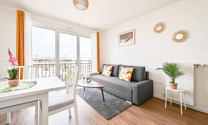 Pierrefitte-sur-Seine Apartment | Sublime Appart Tram Parking 4pers