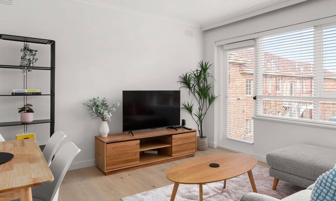 Saint Kilda South Apartment | Sugar Blush - A stylish, fully renovated 2 bedroom apartment, just moments from the beach, Luna Park