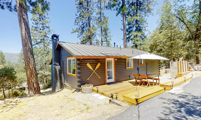 Oakhurst House | Sugar Pine Log Cabin