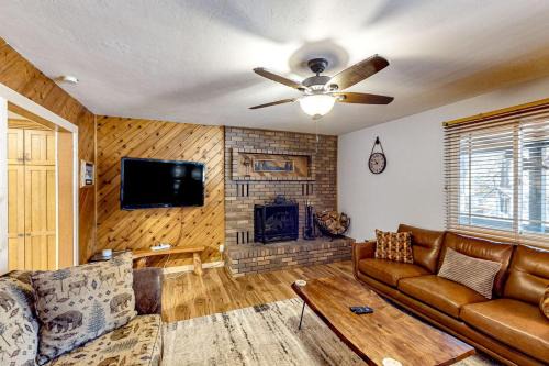 Sugarloaf House | Sugarloafing ~ Dog-friendly cabin with hot tub, covered porch, fireplace, grill, & W/D