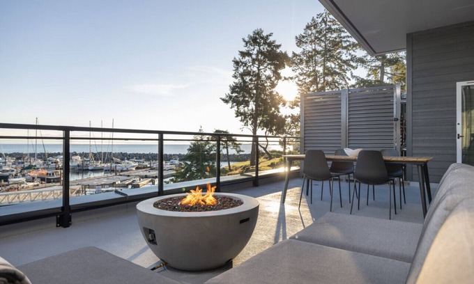 Regional District of Nanaimo Apartment | Suite #110: Contemporary Oceanfront Accommodation