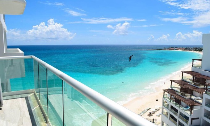Zona Hotelera Apartment | Suite at the best beach, balcony, stunning views, gym, jacuzi, pool