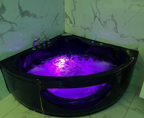 1st Arrondissement House | Suite baignoire balnéo st Charles
