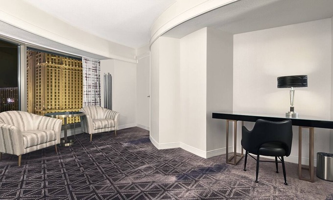 Las Vegas House | Suite + Connecting Room at a 4⭐️ Hotel