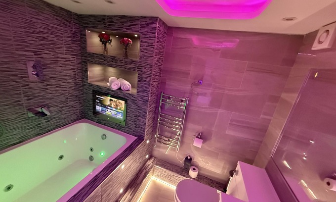 Bradford Apartment | Suite-Deluxe-Jacuzzi-Apartment 3