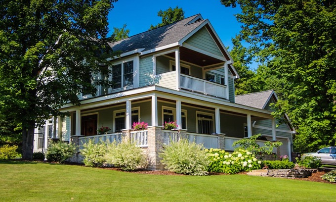 Suttons Bay House | Suite Dreams of Suttons Bay, Beach Access & Hot Tub!