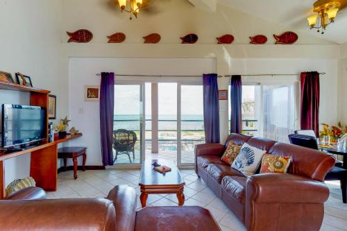 San Pedro Apartment | Suite E303 Mara Laguna