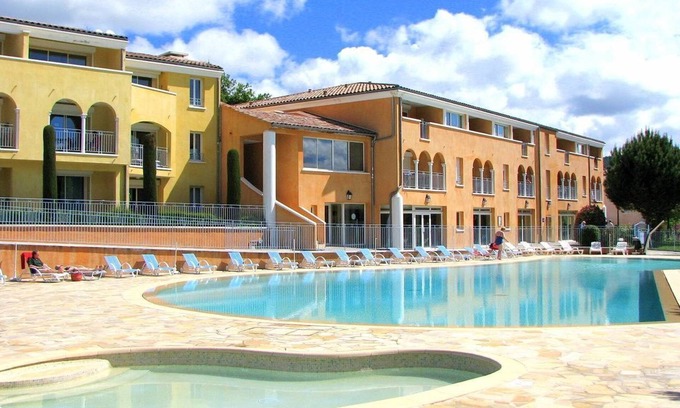 Greoux-les-Bains Condo | Suite Equipée ! Accès Bain à Remous et 3 Piscines