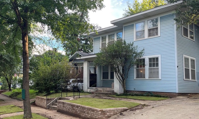 Tuscaloosa House | Suite Home Alabama - 0.5mi fromnBryant Denny Stadium, on historic Queen City Ave