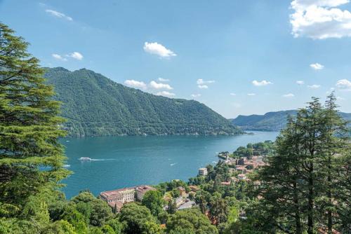 Cernobbio Apartment | Suite in Villa Emilia- amazing lake view