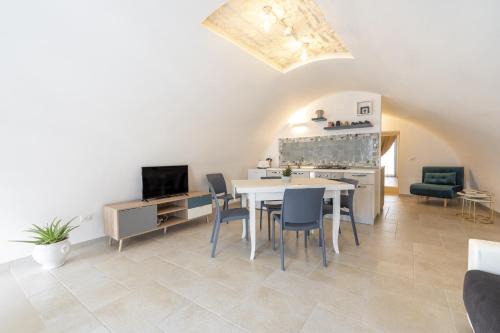 Old Town Cisternino Apartment | Suite La Scala del Borgo